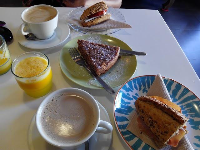 Pura Vida, Arte Y Cafe